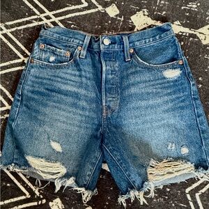 #108 Levi 501 Shorts Size 28